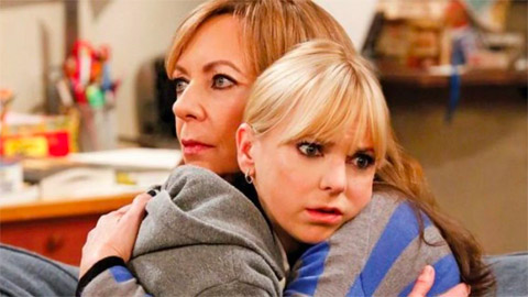 Anna Faris lascia Mom, non tornerà nella stagione 8 della popolare sitcom