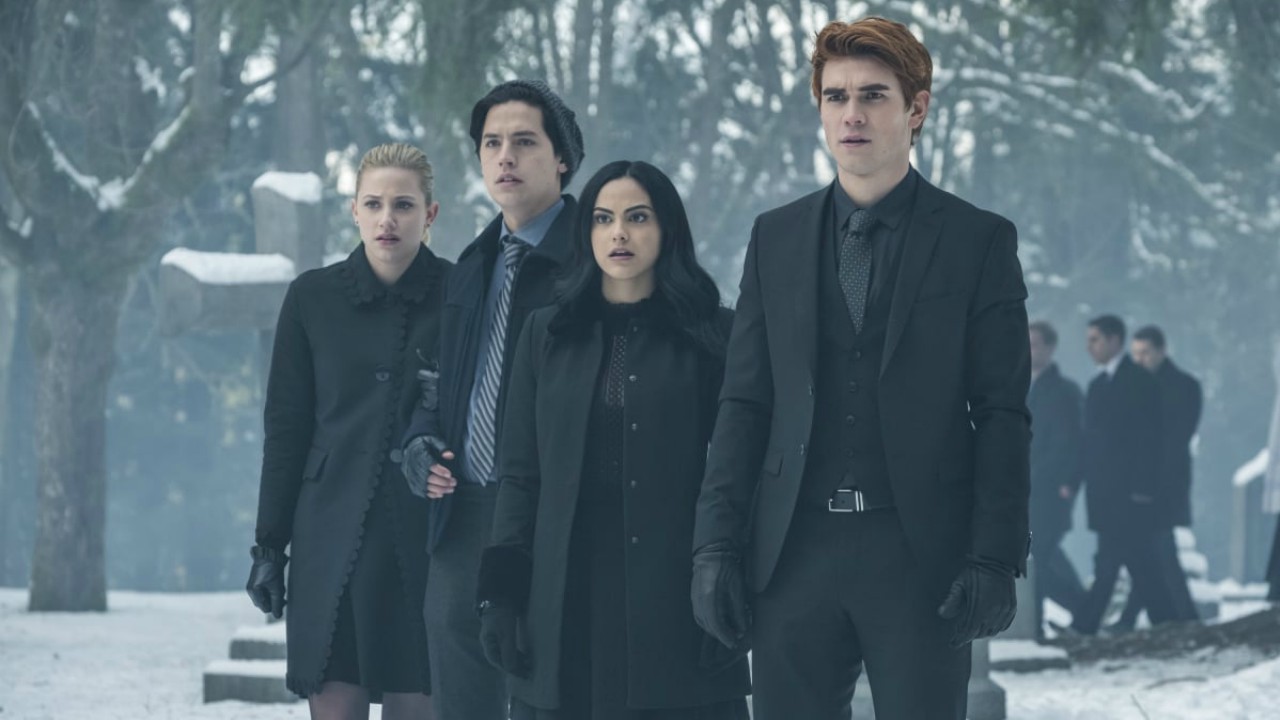 Riverdale riporta in vita i morti nella stagione 5? Il misterioso poster condiviso dal creatore