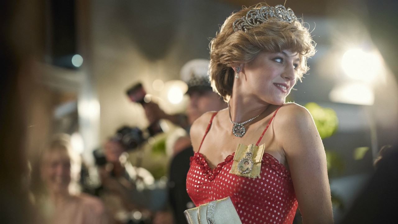 Tutti pazzi per The Crown: Netflix raddoppia gli investimenti nel Regno Unito dopo il successo della serie