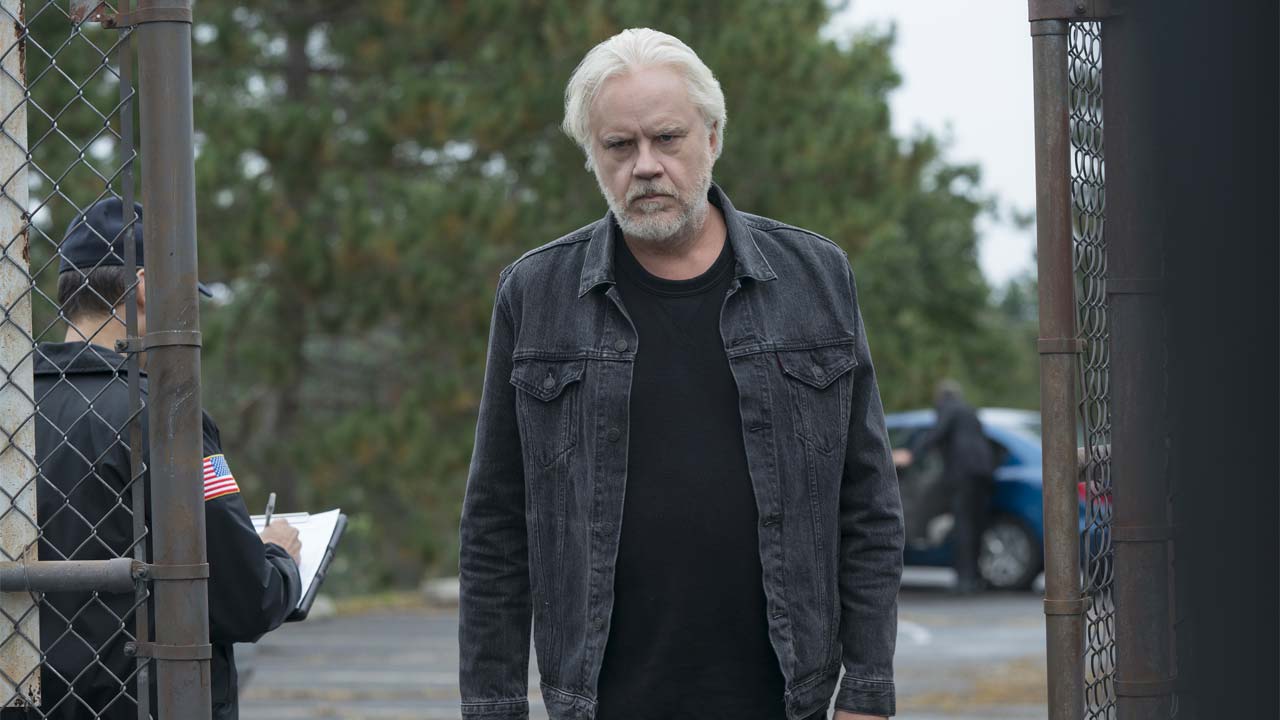 Tim Robbins nell'adattamento di The Power