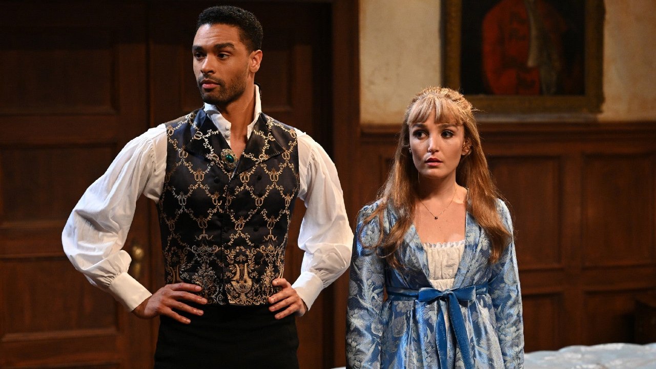 Bridgerton: Regé-Jean Page reinterpreta una famosa scena hot della serie in uno sketch tutto da ridere