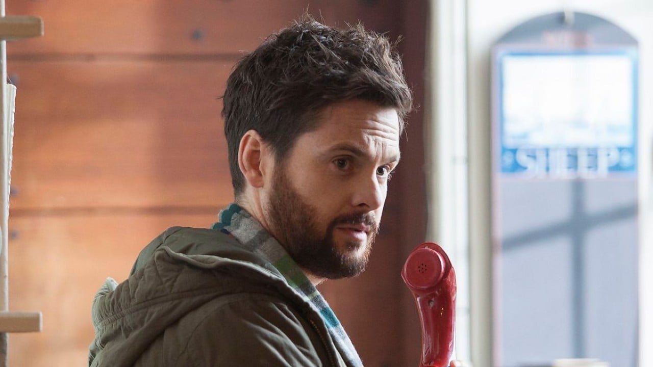 The Woman In The House: Tom Riley raggiunge Kristen Bell nella miniserie thriller di Netflix