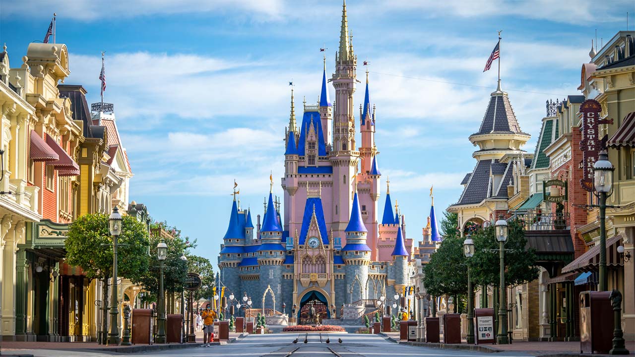 Una serie tv ambientata a Magic Kingdom in sviluppo a Disney+ con l'ideatore di Battlestar Galactica