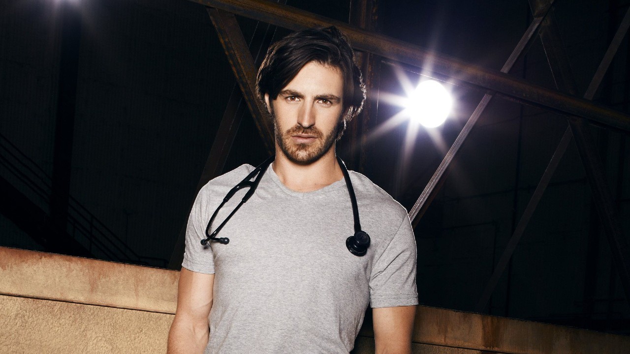 La Brea: Eoin Macken raggiunge Nathalie Zea nel drama apocalittico di NBC
