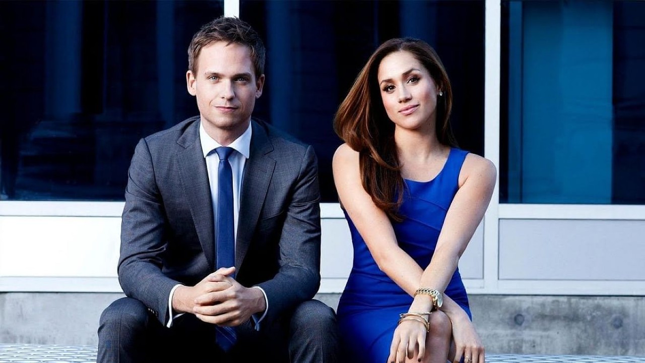 Patrick J. Adams difende l'ex co-star di Suits Meghan Markle: "Accusata ingiustamente e maltrattata"