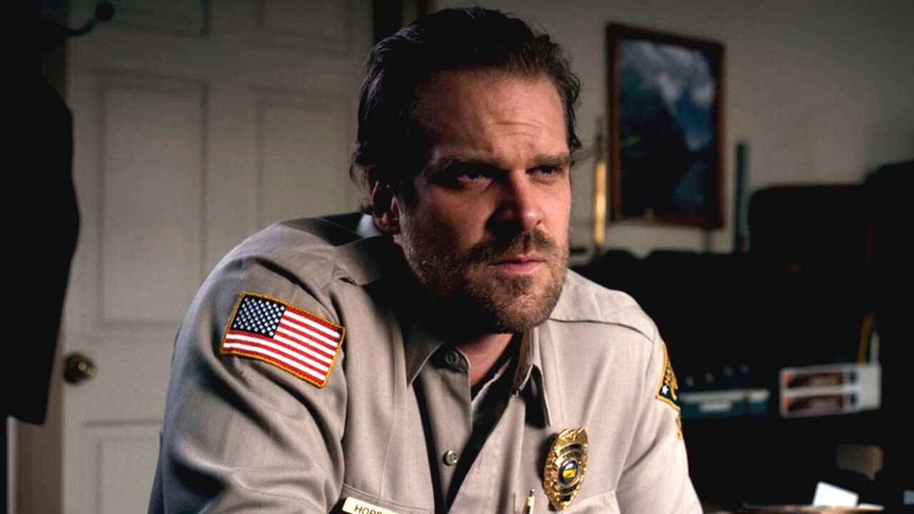 Stranger Things 4, David Harbour in diretta dal set: "Ecco qualche spoiler, ora Netflix mi licenzia"