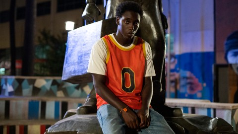 Zero, recensione della nuova serie italiana di Netflix: Diventare invisibili per essere, finalmente, visti