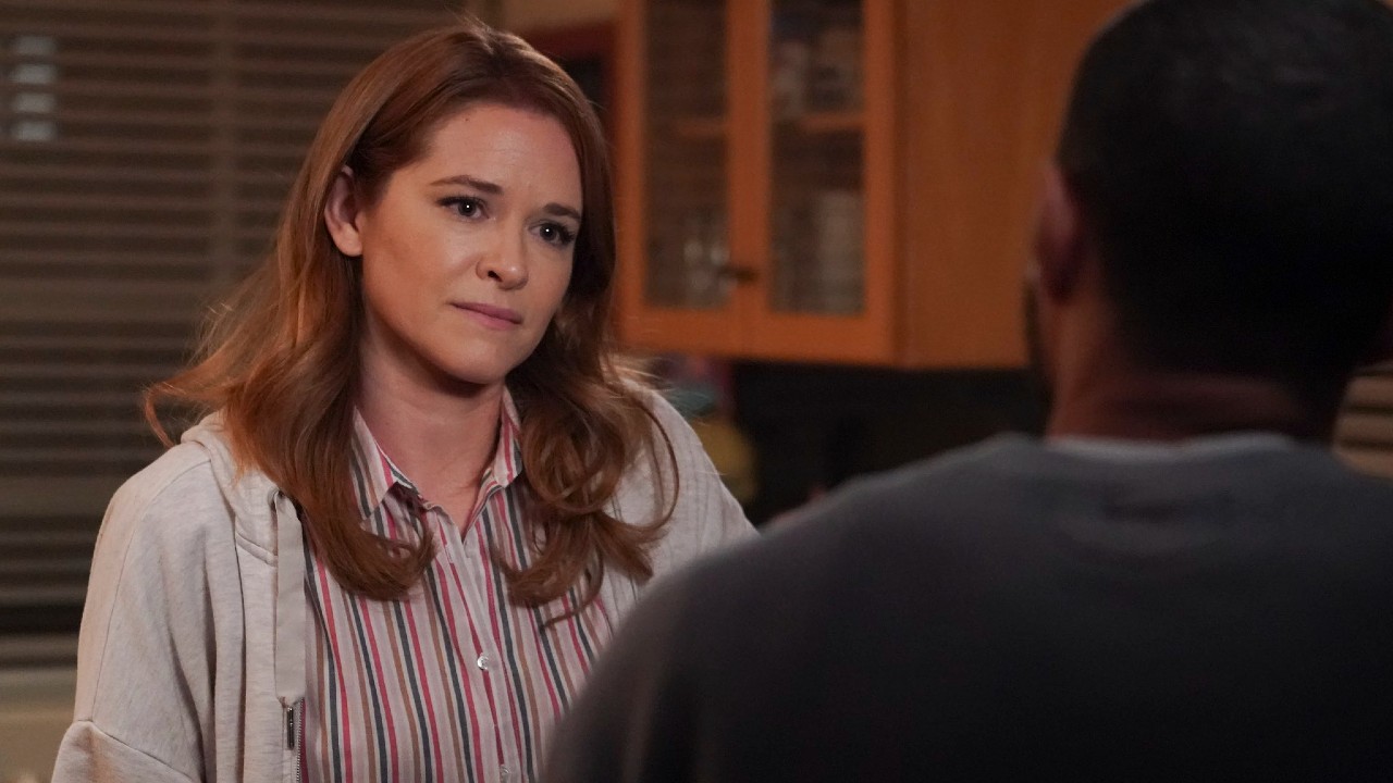Grey's Anatomy 17: Sarah Drew svela quando rivedremo April e condivide la prima foto del suo ritorno
