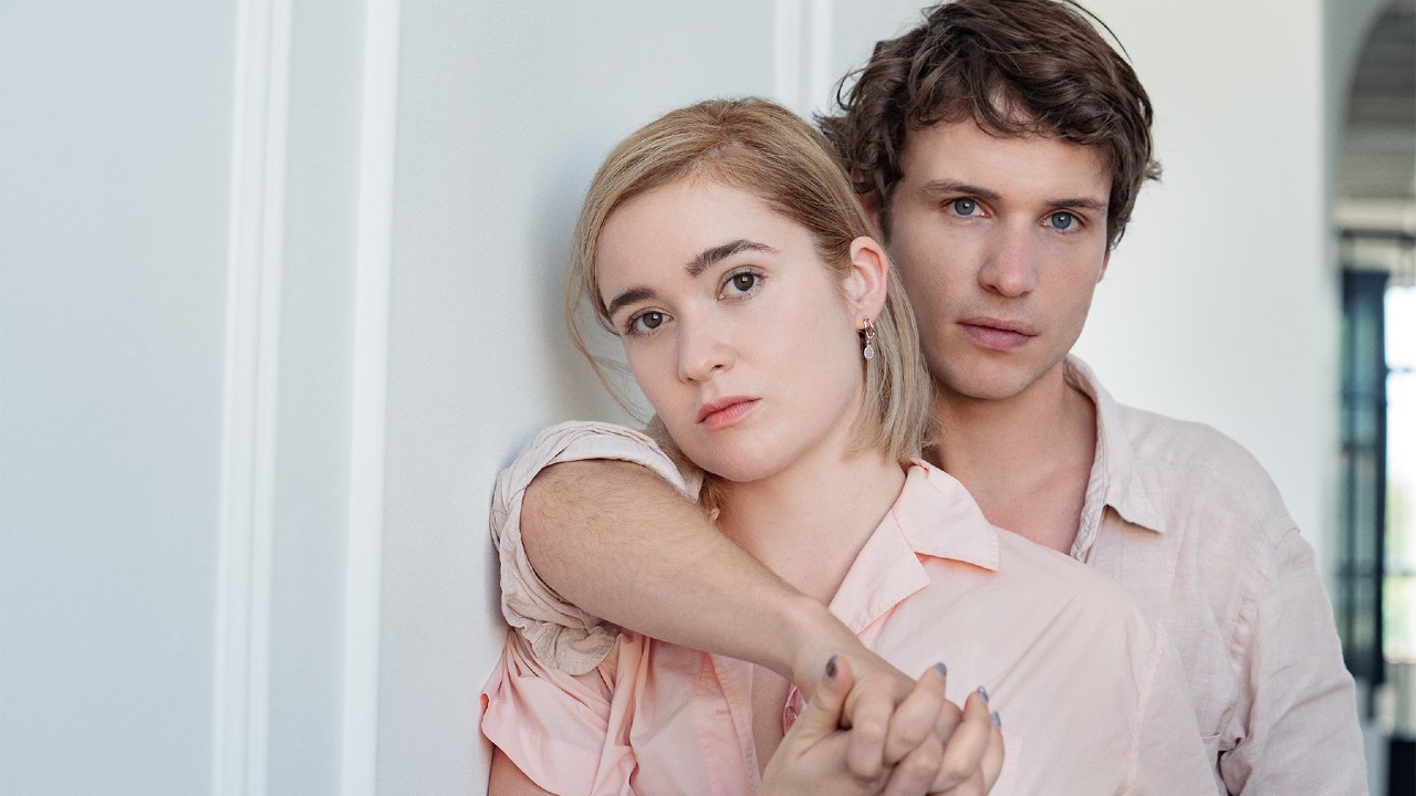 Dangerous Liaisons: Alice Englert e Nicholas Denton protagonisti della nuova serie di Starz