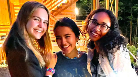 Il remake di Pretty Little Liars: La prima foto del cast di Original Sin - Vimarsana News