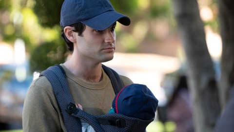 YOU 3: Joe Goldberg diventa papà nelle prime foto della terza stagione
