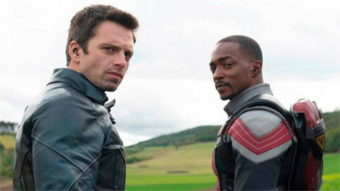 Disney+ ha edulcorato la violenza di The Falcon and the Winter Soldier senza dire nulla, ma sarebbe stato un errore