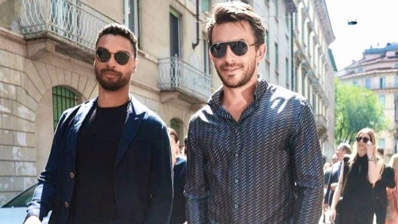 Bridgerton, Regé-Jean Page e Jonathan Bailey avvistati insieme in Italia:  incontro casuale o qualcosa di