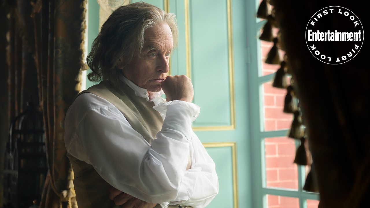 Michael Douglas è Benjamin Franklin nella prima foto della miniserie Apple