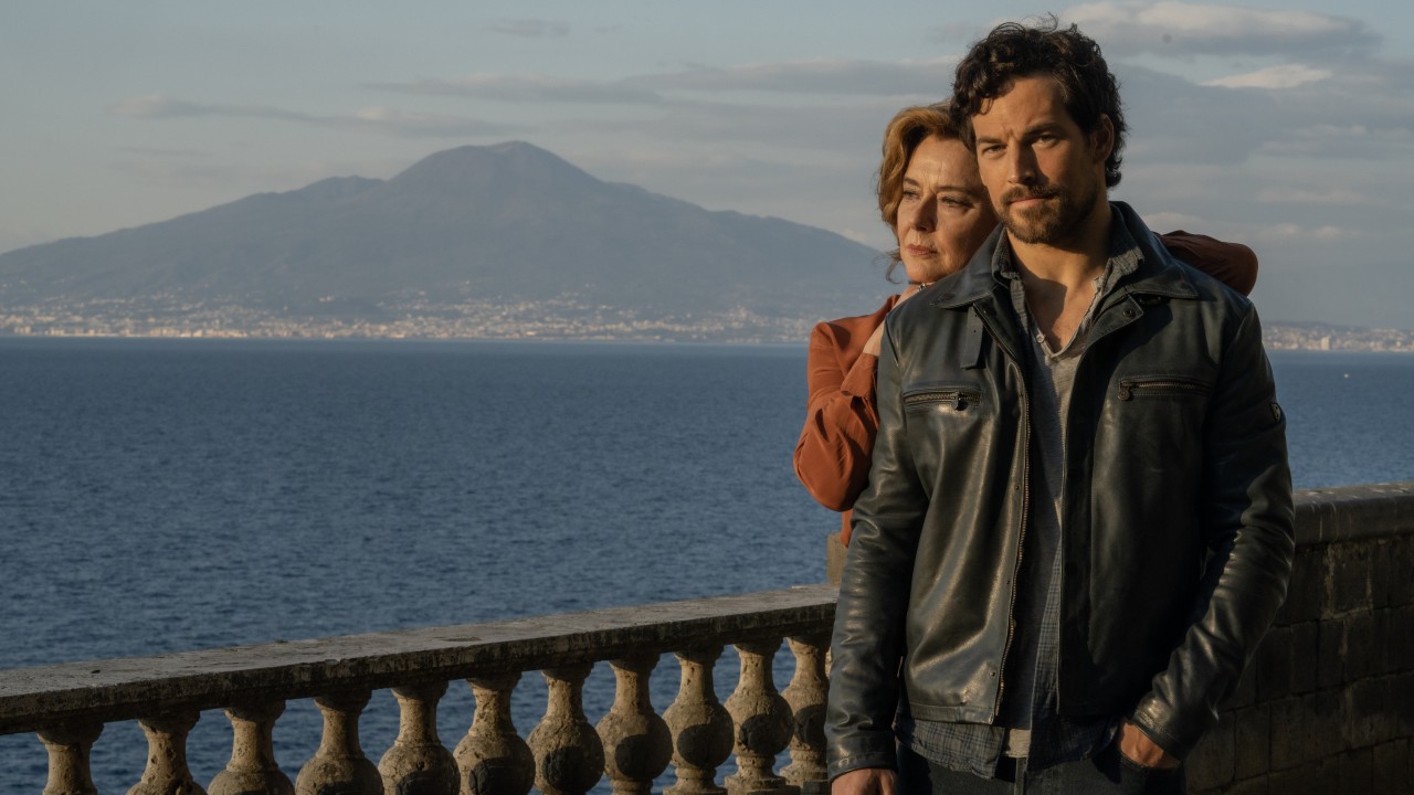 Inganno: Monica Guerritore e Giacomo Gianniotti nelle prime foto della nuova serie Netflix