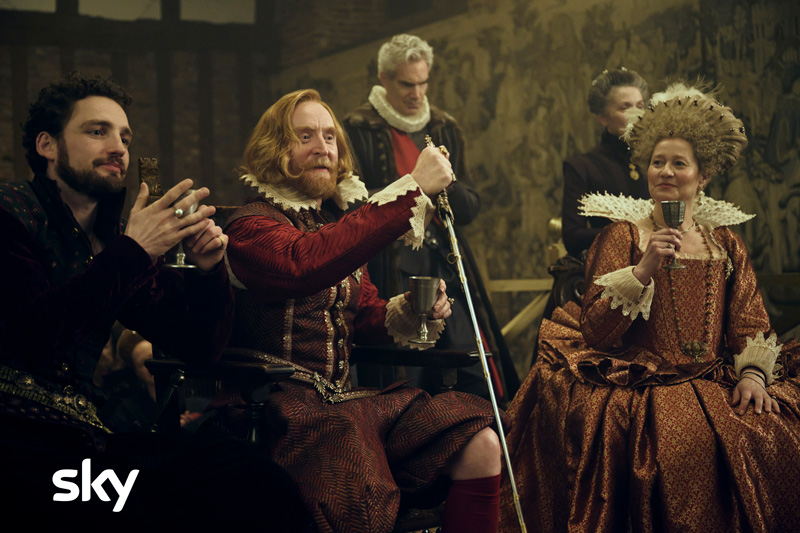 Mary & George: Le prime foto della serie Sky Original con Julianne Moore