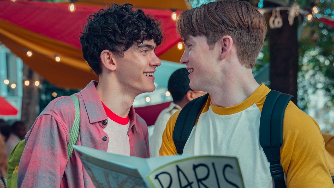 Heartstopper 2: Nick e Charlie nella Città dell'Amore nelle prime foto della nuova stagione