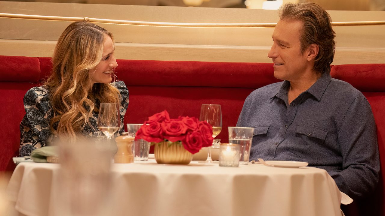 And Just Like That... 2, Sarah Jessica Parker sul ritorno di John Corbett: "Ha reso Aidan speciale"