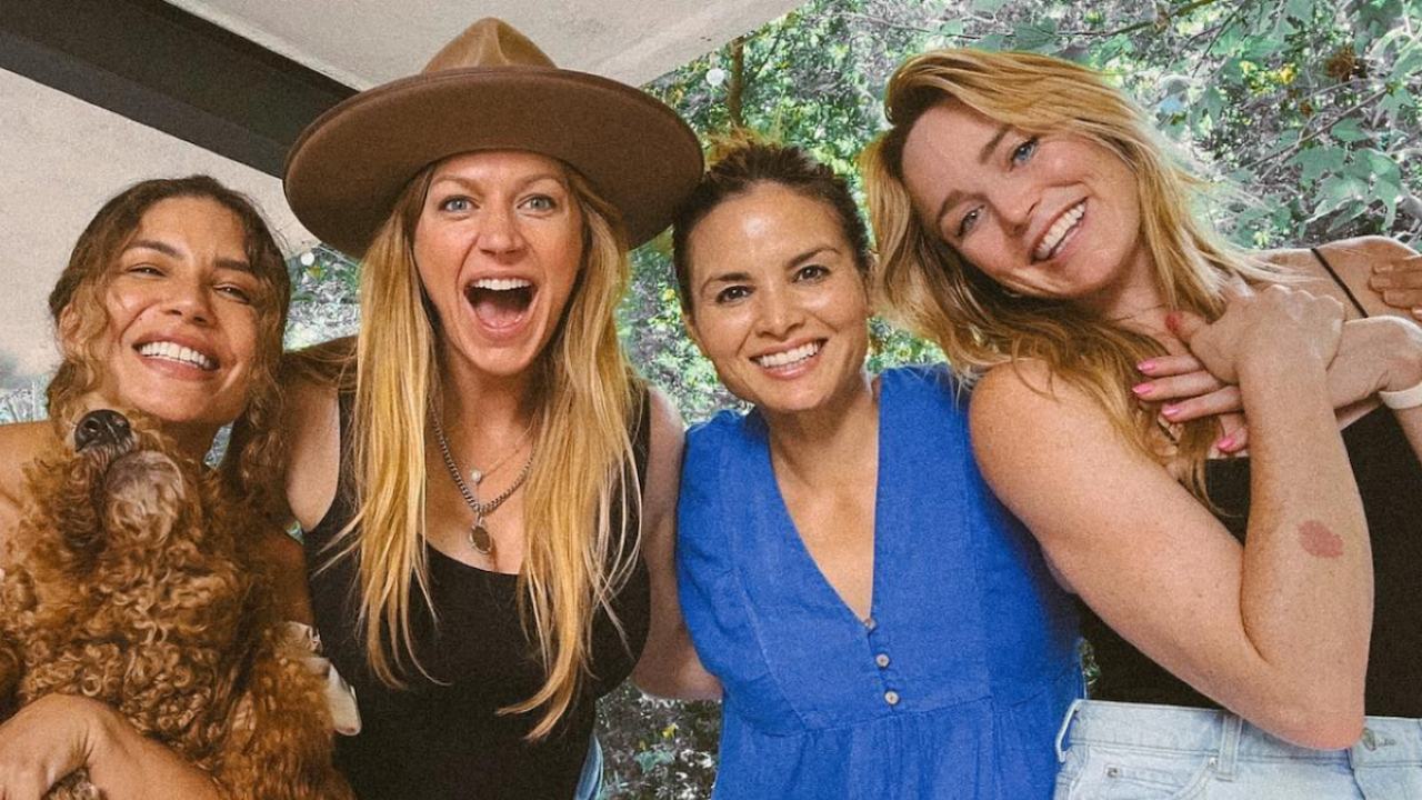 La reunion delle ragazze dell'Arrowverse fa sognare i fan