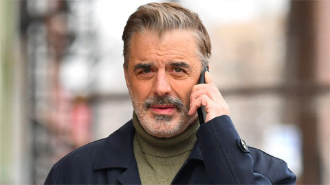 Chris Noth rompe il silenzio sulle accuse di violenza sessuale: "Una storia lasciva, ma non vera"