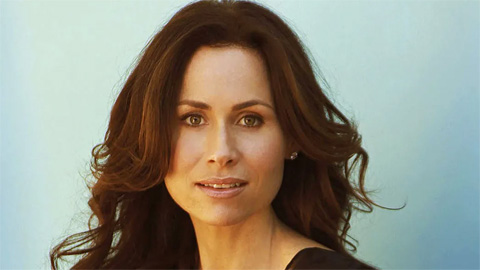 Minnie Driver sarà Elisabetta I in The Serpent Queen, Fire Country affida un ruolo a Paola Núñez e altre news in breve