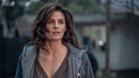 Mening ayolimning eshagida beshta erkak keldi Plyajda anal pirsing