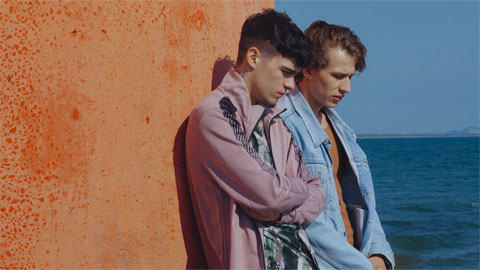 Prisma: Andrea e Daniele si sorridono nel teaser trailer della stagione 2