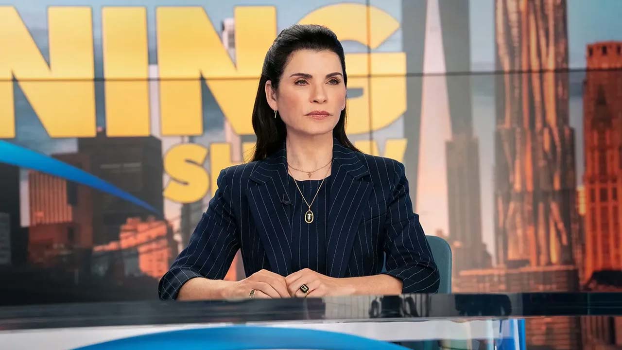 Julianna Margulies non tornerà in The Morning Show 4, aggiunte al cast di Peacemaker e altre news in breve