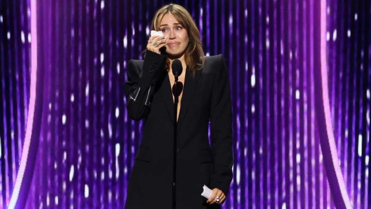 Miley Cyrus diventa la più giovane Disney Legend di sempre: "Orgogliosa di essere stata Hannah Montana"