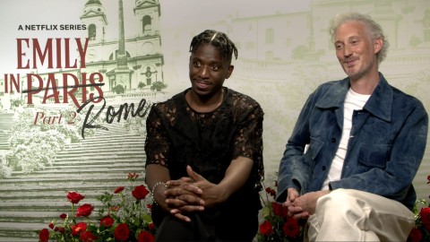 Emily in Paris e la simpatica rivalità tra italiani e francesi: La nostra intervista a Samuel Arnold e Bruno Gouery