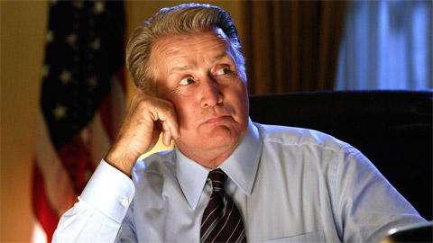 Martin Sheen sarà un truffatore in Wild Cards, una nuova serie per l'ideatore di Duro a morire e altre news in breve