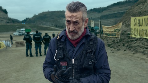 ACAB: La serie Netflix si presenta in un violento e tesissimo trailer ufficiale