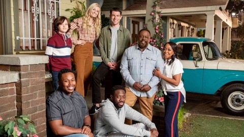 The Neighborhood: CBS sta valutando un nuovo spin-off, ecco su quali personaggi