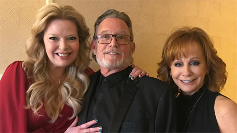 Happy's Place riunisce la coppia di Reba, una promozione in NCIS: Origins e altre news in breve