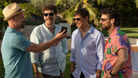 Maschi veri, Mrs Playmen e Sara: Le prime foto delle nuove serie italiane di Netflix