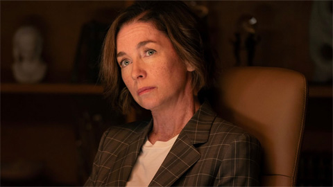 Julianne Nicholson e altre 12 guest star in Hacks, Il trailer ufficiale di Survival of the Thickest 2 e altre news in breve