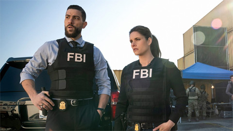 Niente backdoor pilot per FBI: CIA, Bobby Moynihan nella nuova comedy di Tina Fey e altre news in breve