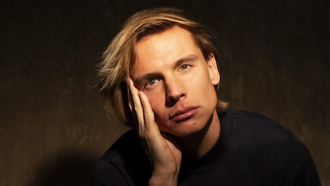 Gangs of Milano: il valore della serie Sky, in streaming su NOW, secondo Giulio Greco che interpreta il personaggio di Piero