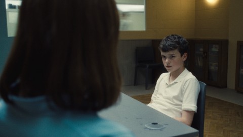 Adolescence è tra le serie Netflix più viste di sempre e il governo britannico la rende disponibile in tutte le scuole