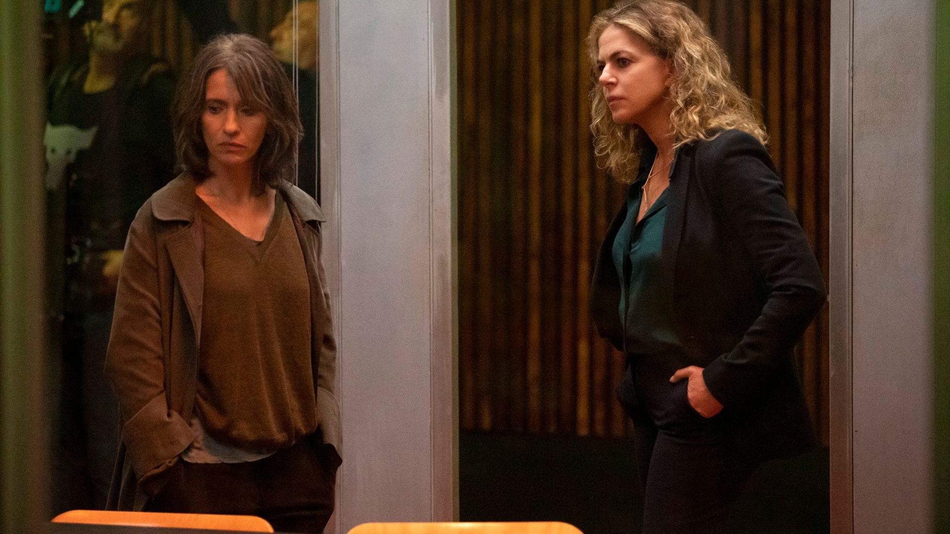 Sara donna da Comingsoon.it sara la donna nell ombra il trailer ufficiale della serie con teresa saponangelo e claudia gerini