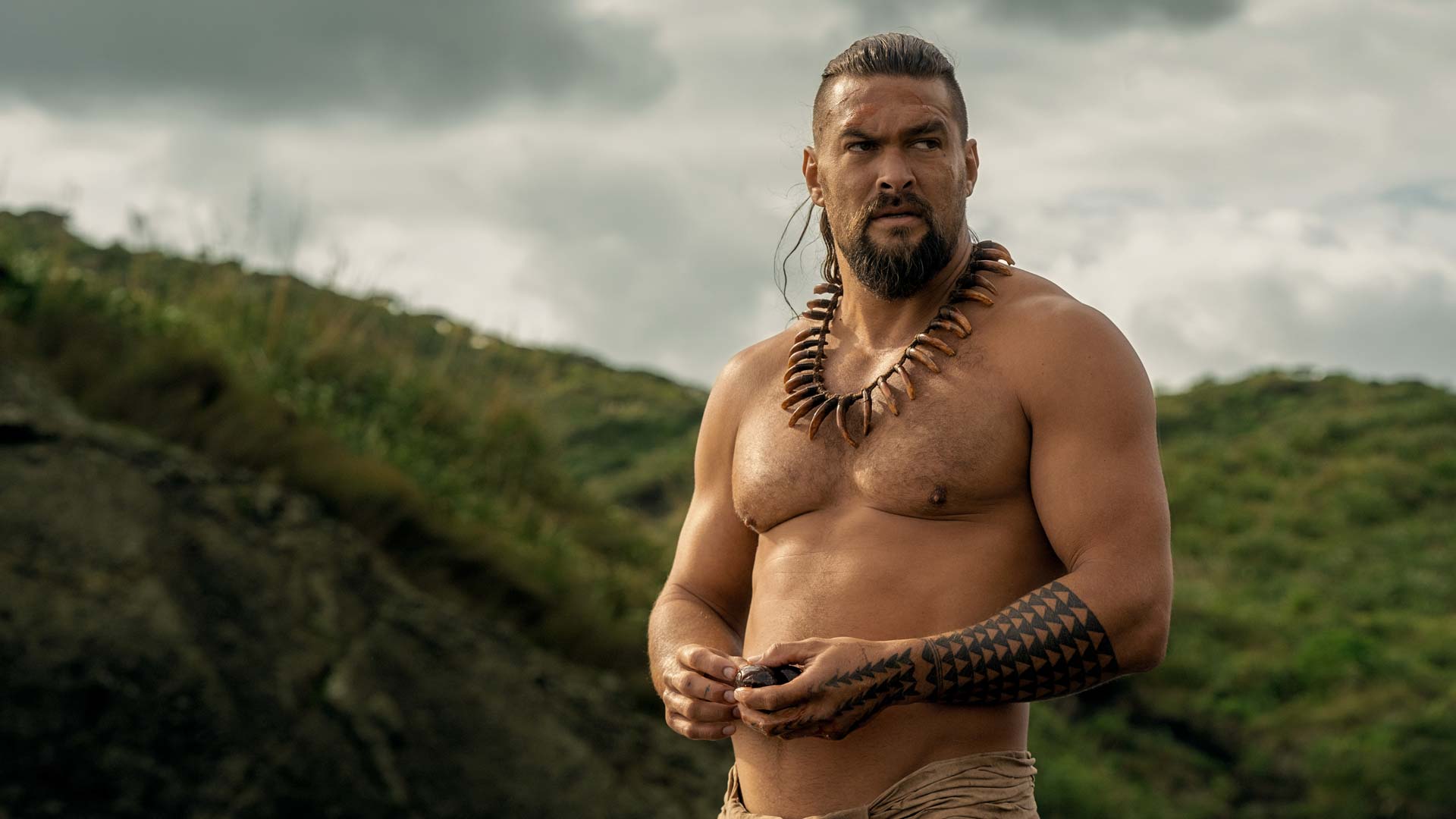 chief of war jason momoa è un guerriero hawaiano nello spettacolare primo trailer della miniserie di apple tv