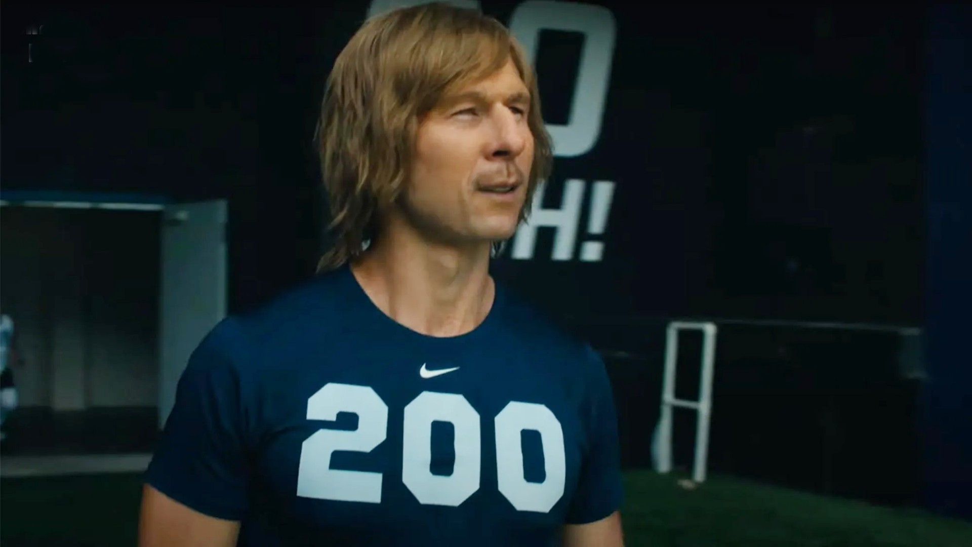 Chad Powers: Glen Powell è irriconoscibile nel nuovo teaser trailer della comedy sportiva di Hulu