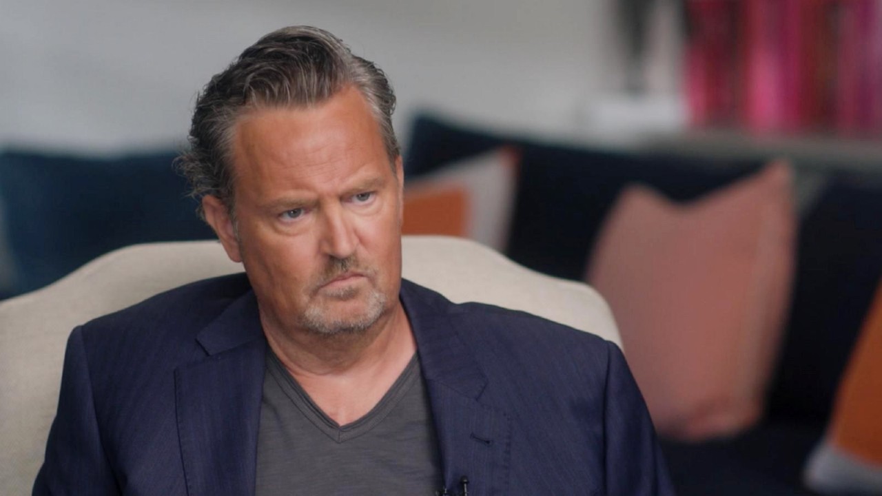 Matthew Perry, il medico che fornì ketamina all'attore di Friends si dichiara colpevole
