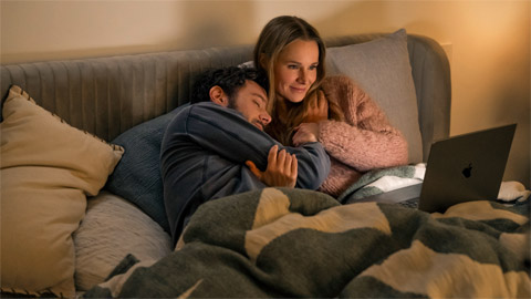 Nobody Wants This: Joanne e Noah ancora teneramente insieme nelle prime foto della seconda stagione