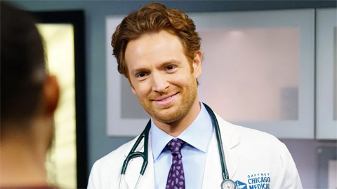 Chicago Med: Nick Gehlfuss sarà di nuovo il Dott. Will Halstead nella stagione 11