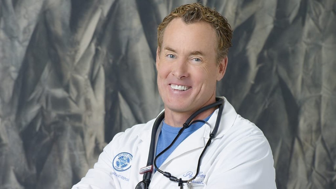 Scrubs: John C. McGinley riprenderà il ruolo di Perry Cox nel revival