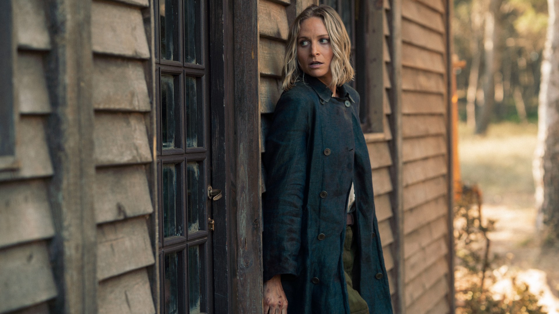the iris affair il primo trailer della serie tech thriller con niamh algar e tom hollander