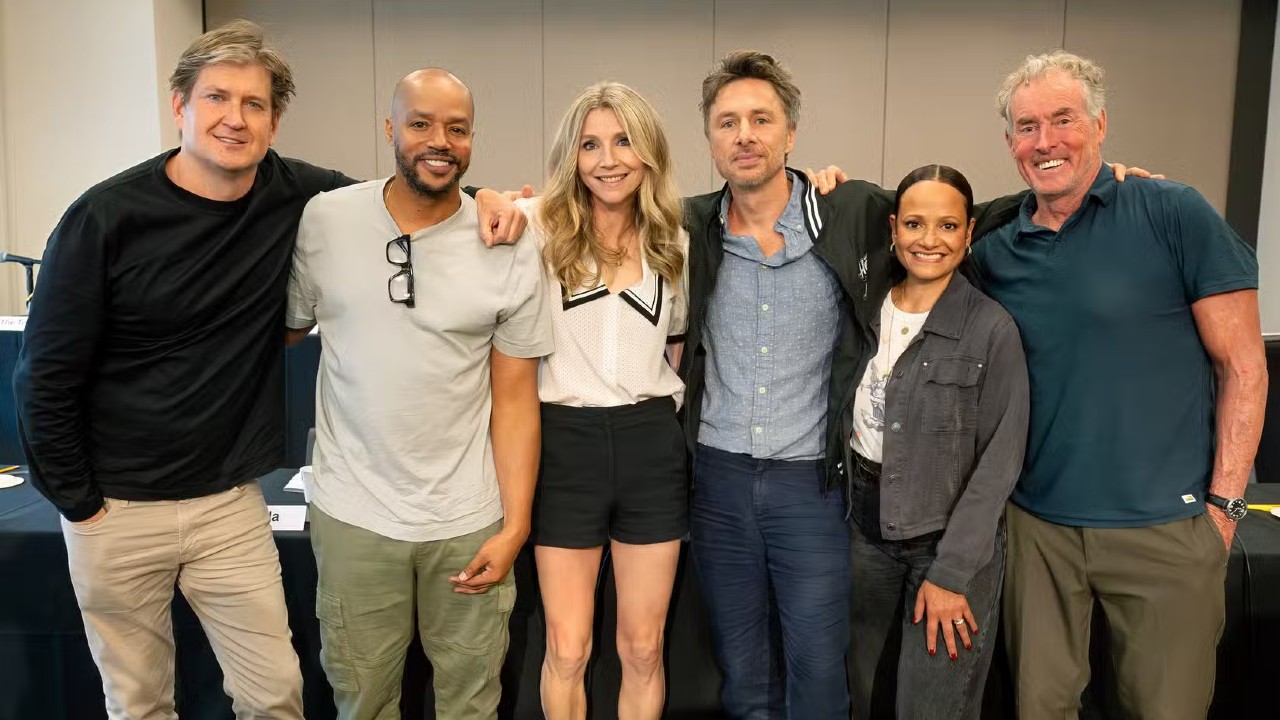 Il reboot di Scrubs: Il cast di nuovo insieme per la prima lettura del copione