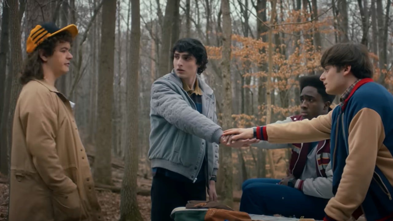 stranger things 5 a lucca campg arrivano i duffer brothers finn wolfhard gaten matarazzo caleb mclaughlin e noah schnapp