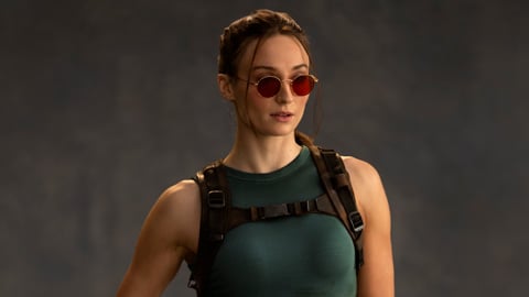 Tomb Raider: Sophie Turner è Lara Croft nella prima foto della serie tv di Prime Video